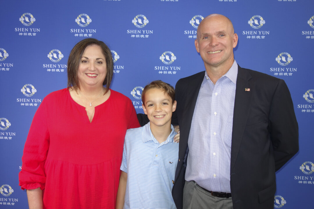 John and Elizabeth Burton with their son, Eoiey, at EKU Center for the Arts in Richmond, Kentucky on May 8, 2022. (Michael Huang/The Epoch Times)