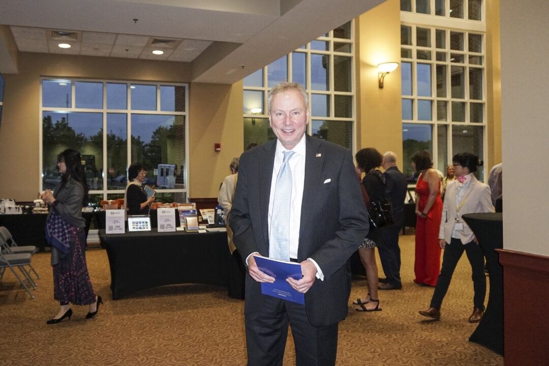 David Nicholson at EKU Center for the Arts in Richmond, Kentucky on May 7, 2022. (Nancy Ma/The Epoch Times)