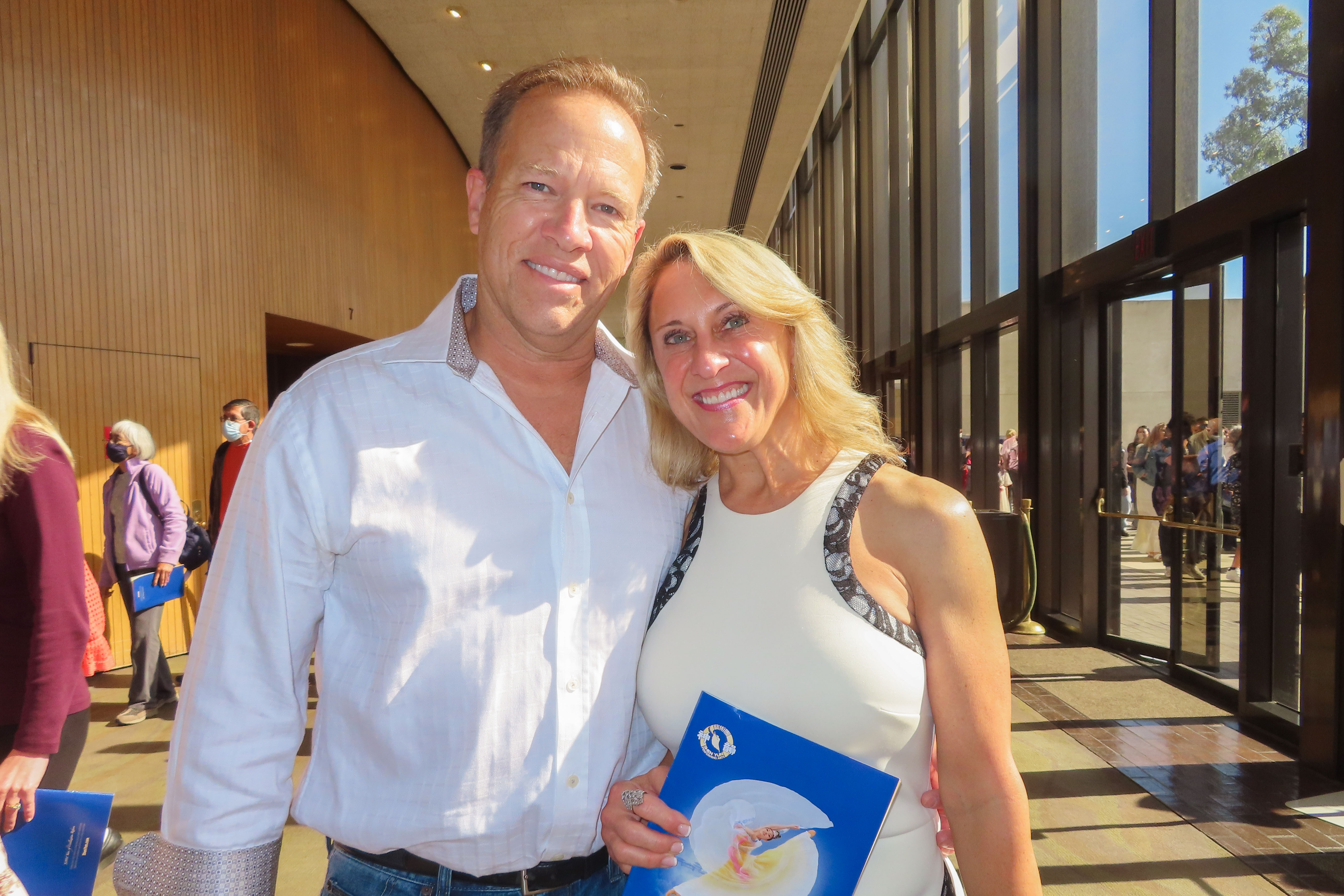 Former Ballet Dancer Amazed by Grace, Athleticism of Shen Yun's Dancers - Vimarsana News
