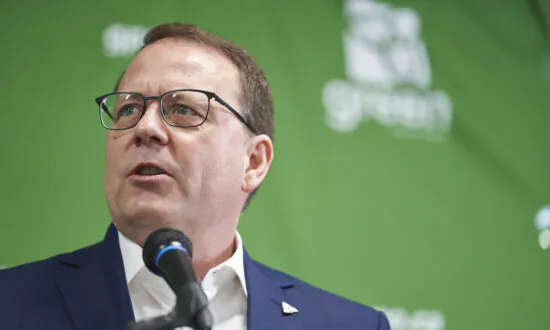 Ontario Green Party Leader Won’t Cross to the Liberals After Brief Recruitment Attempts