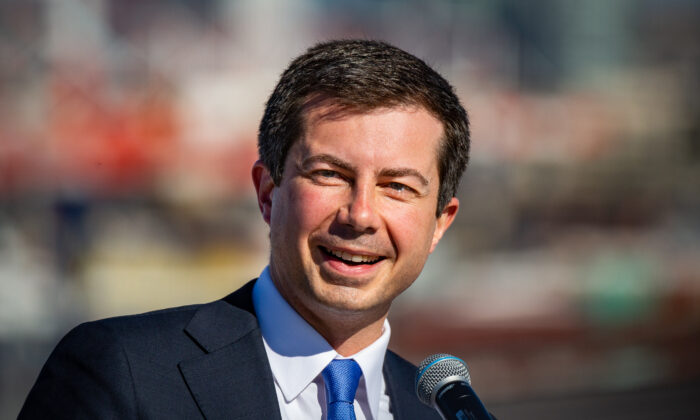 US Transportation Secretary Buttigieg Visits Ukraine | The Epoch Times