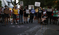 Abortion Activists Protest at Justices’ Homes; Head of US Disinformation Board Dismisses CRT Concern | NTD Evening News