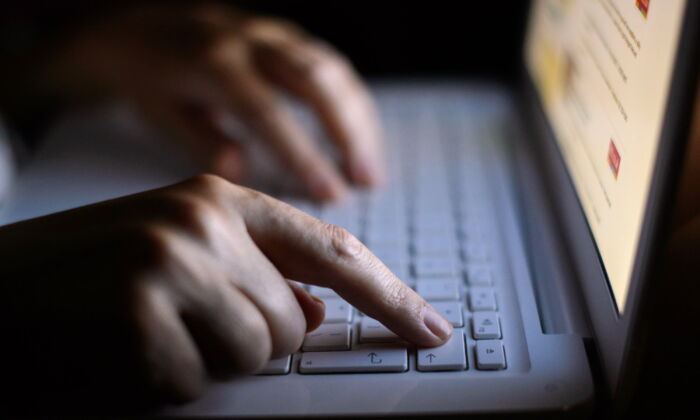 去年，英国国家网络安全中心 (Dominic Lipinski/PA) 打击了创纪录的 270 万次在线诈骗