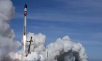 New Zealand Rocket Caught but Then Dropped by Helicopter