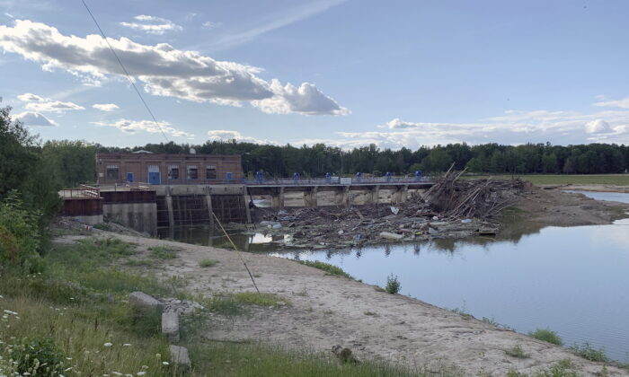 Debris rests at the spillway of the Sanford Dam in downtown Sanford, Mich., on July 30, 2020. (Jeff McMillan/AP Photo)