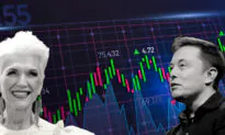 Elon Musk’s Mom Says Stock Surge Paid for Him to Move to Canada