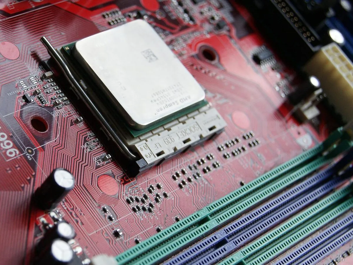 (Photo via Benzinga)