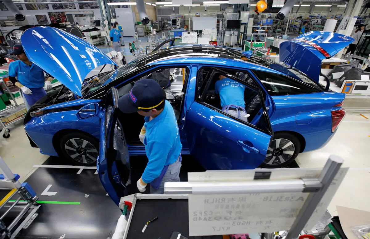 Employees of Toyota Motor Corp. work on the assembly line of Mirai fuel cell vehicle (FCV) at the company's Motomachi plant in Toyota, Aichi prefecture, Japan on May 17, 2018. (Issei Kato/Reuters)