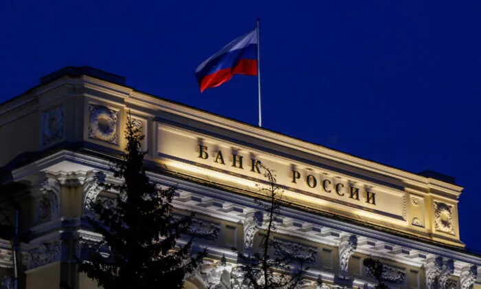 National flag flies over the Russian Central Bank headquarters in Moscow, Russia, on May 27, 2022. (Maxim Shemetov/Reuters)