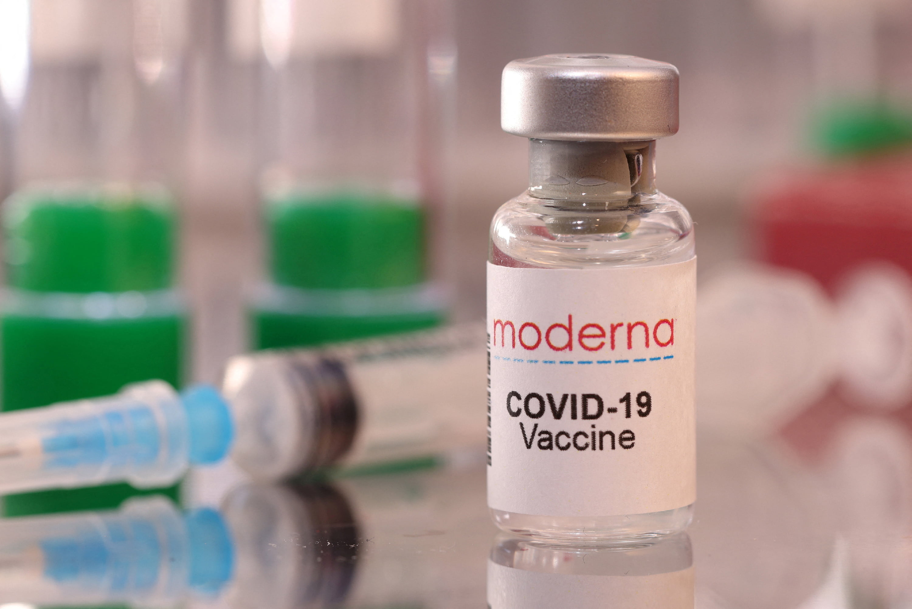 Executive at COVID-19 Vaccine Maker Moderna Abruptly Resigns After 1 Day - Vimarsana News
