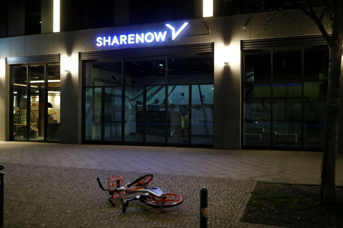 A sharing bike lies in front of an office of the car-sharing company SHARE NOW, following the COVID-19 outbreak in the Kreuzberg district of Berlin, Germany, on March 20, 2020. (Axel Schmidt/Reuters)