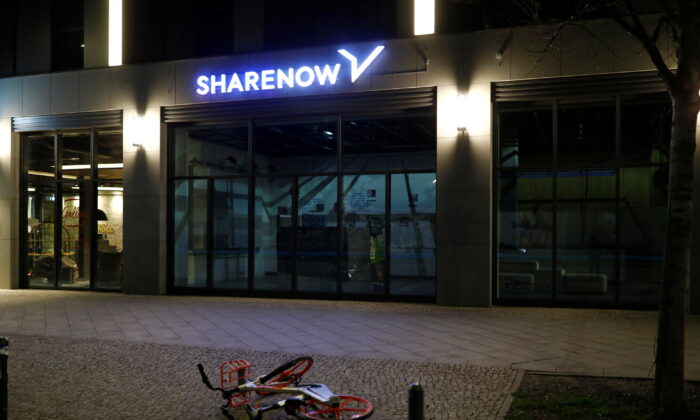 A sharing bike lies in front of an office of the car-sharing company SHARE NOW, following the COVID-19 outbreak in the Kreuzberg district of Berlin, Germany, on March 20, 2020. (Axel Schmidt/Reuters)