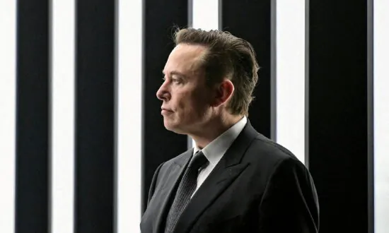 US Judge Says Musk Recklessly Tweeted That ‘Funding Secured’ for Taking Tesla Private