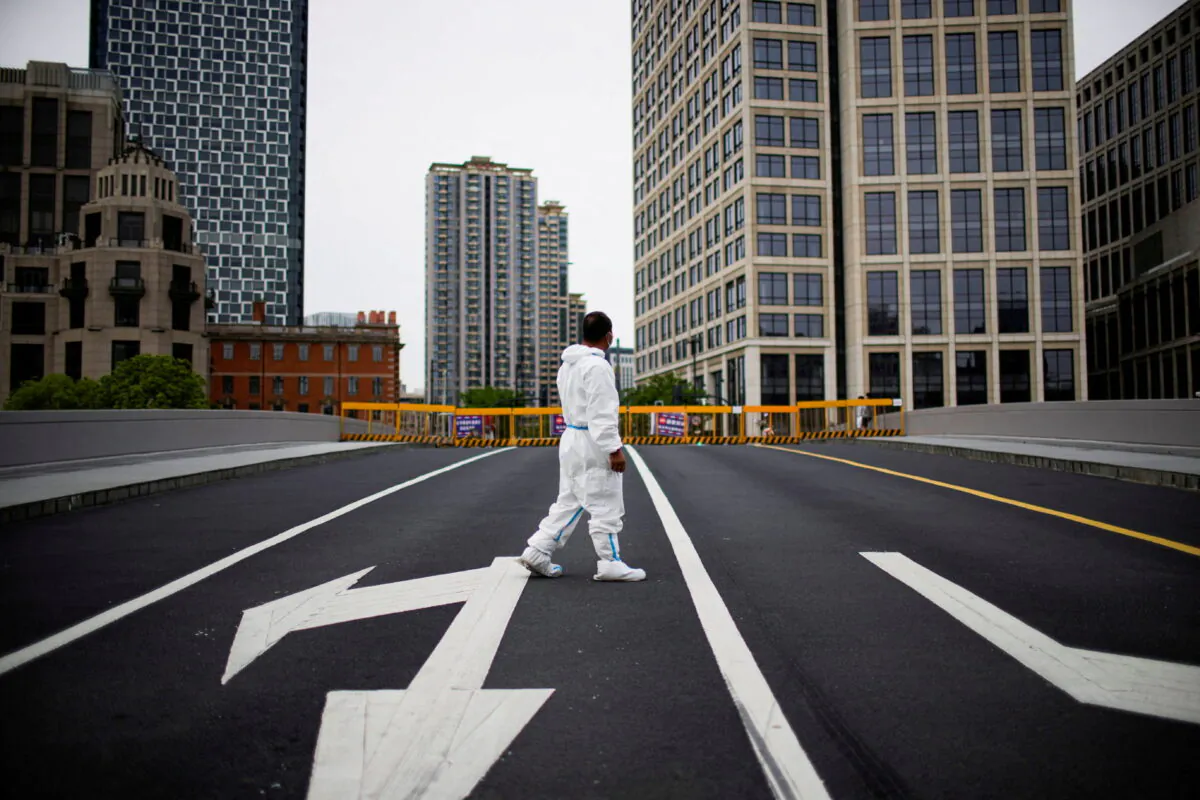 A worker in a protective suit walks on a closed bridge during the lockdown in Shanghai, China, on May 18, 2022. (Reuters/Aly Song/File Photo)