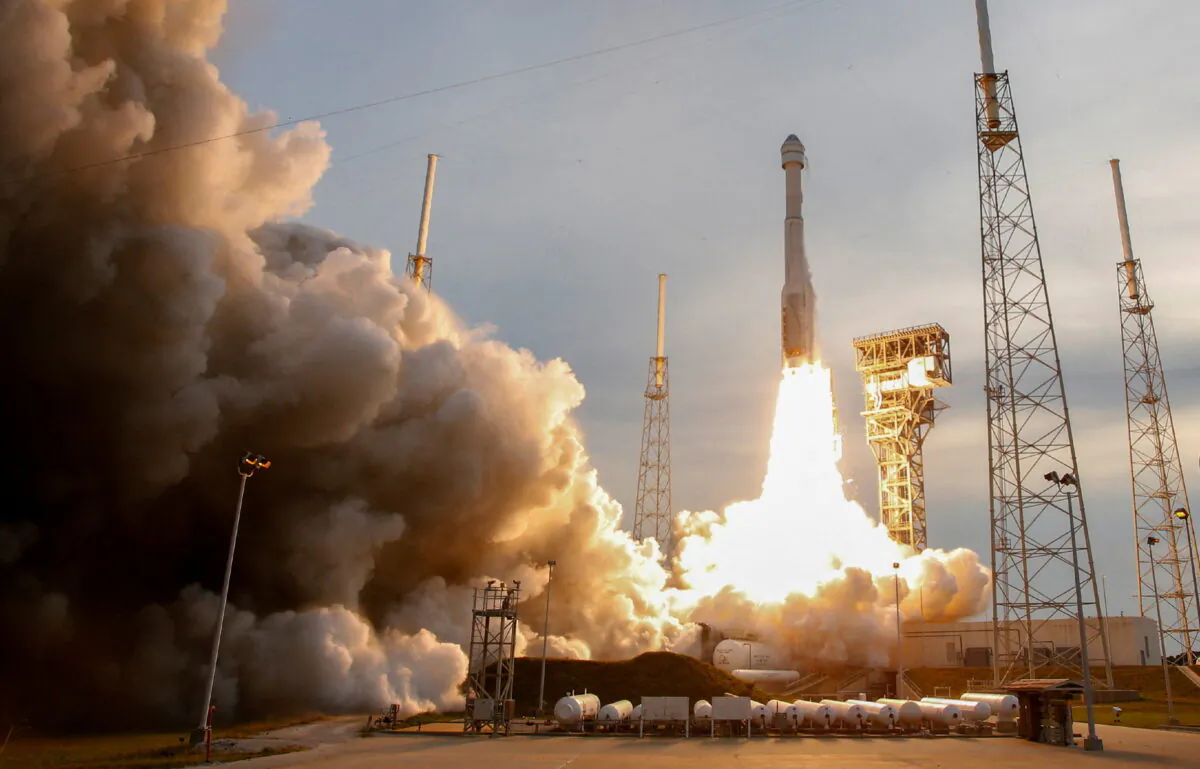 Boeing's CST-100 Starliner capsule launches aboard a United Launch Alliance Atlas 5 rocket on a second un-crewed test flight to the International Space Station, at Cape Canaveral, Fla., on May 19, 2022. (Steve Nesius/Reuters)