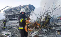 Alabama Prison Guard Who Escaped with Inmate Has Died; Odesa Hit After Russia Marks WWII Victory | NTD News Today