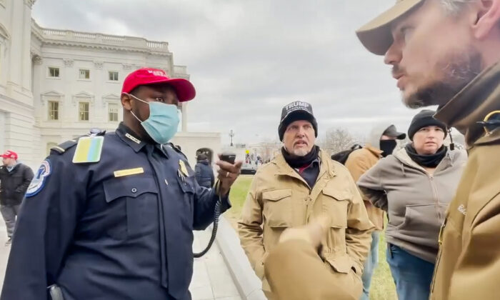 Capitol Police Lt. Tarik Khalid Johnson asks for help from two members of the Oath Keepers to rescue his colleagues trapped in the Capitol on Jan. 6, 2021. (Rico La Starza, Archive.org/Screenshot via The Epoch Times)