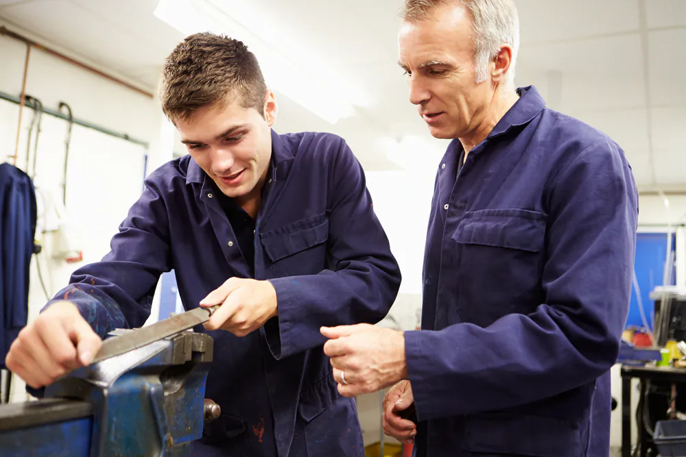 High school homeschooled students can take advantage of field trips and hands-on learning opportunities. (Monkey Business Images/Shutterstock)