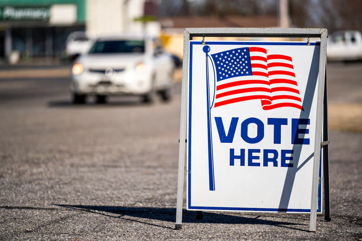 A vote here sign in a parking lot. (Mike Flipp/Shutterstock)