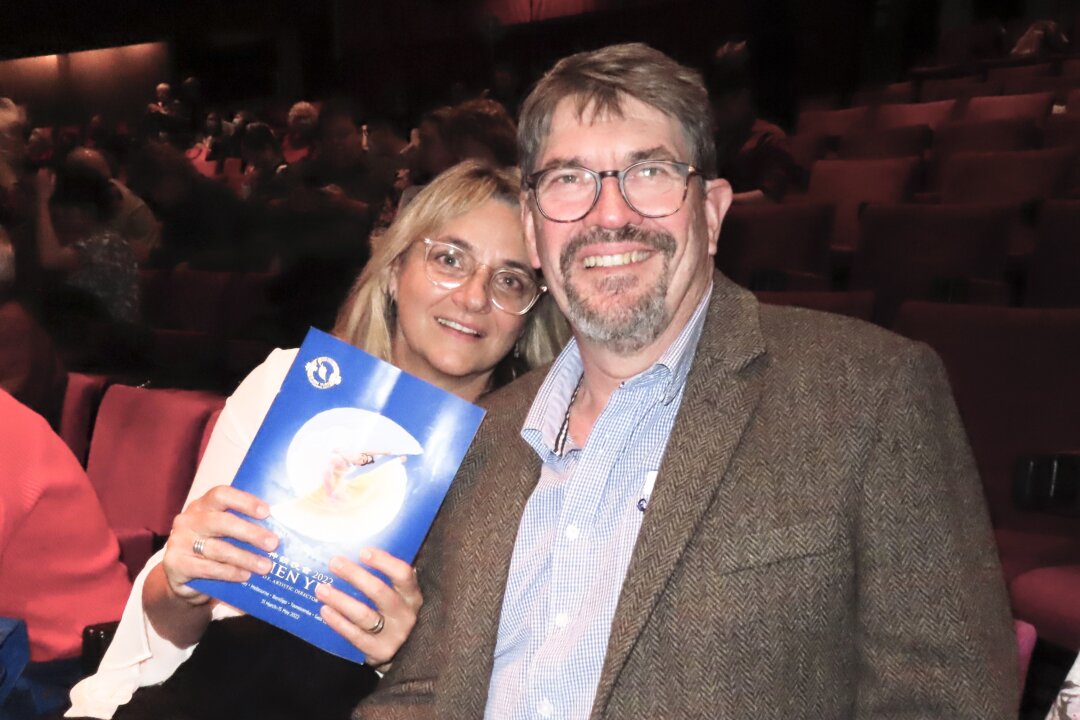 Alma and Dawie van Vuuren attends Shen Yun Performing Arts at the Festival Theatre in Adelaide, Australia, on May 10, 2022. (Rachel Qu/The Epoch Times)