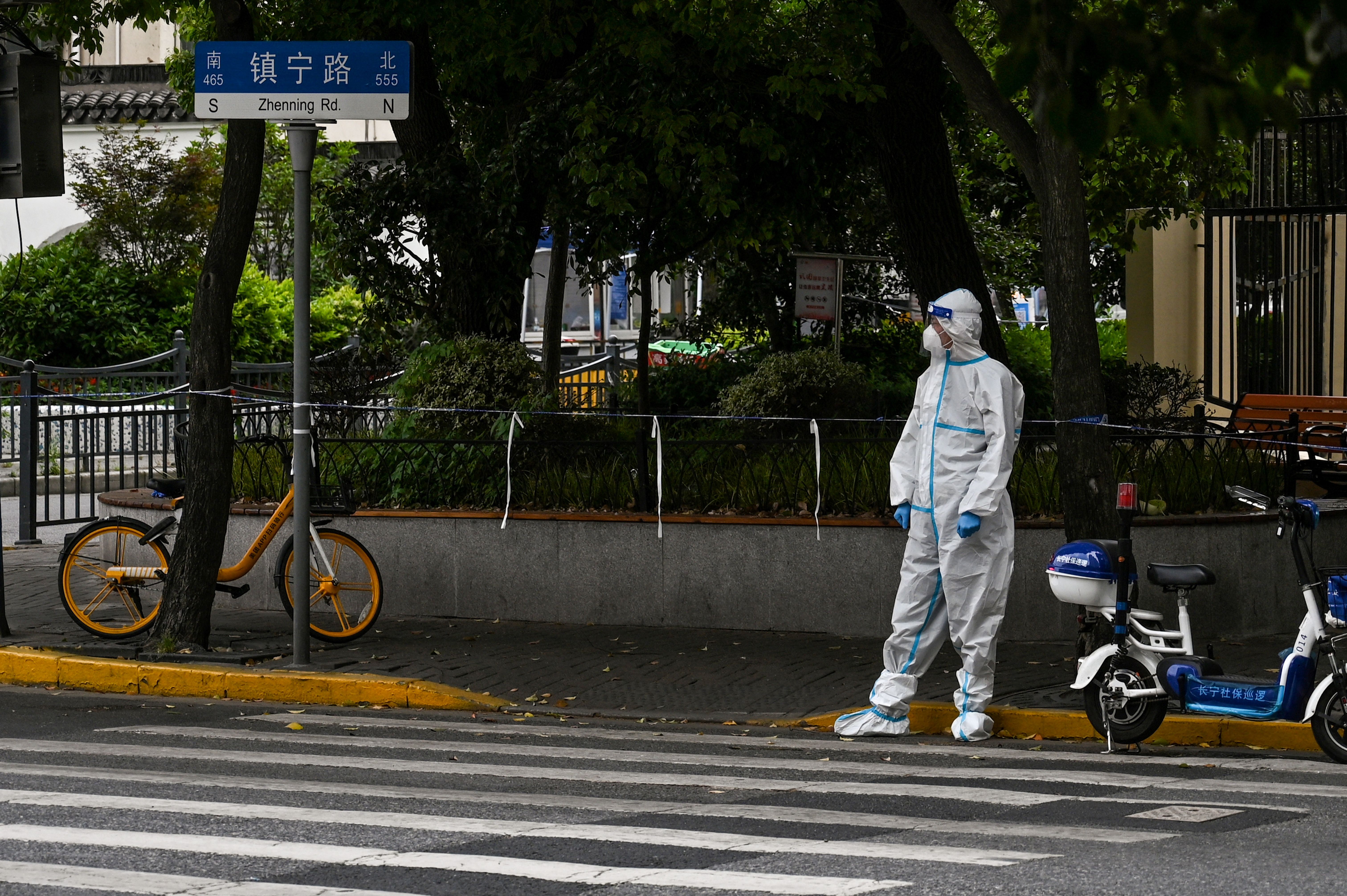 'Like a Prison': Shanghai Residents See No End In Sight 6 Weeks Into COVID-19 Lockdown - Vimarsana News
