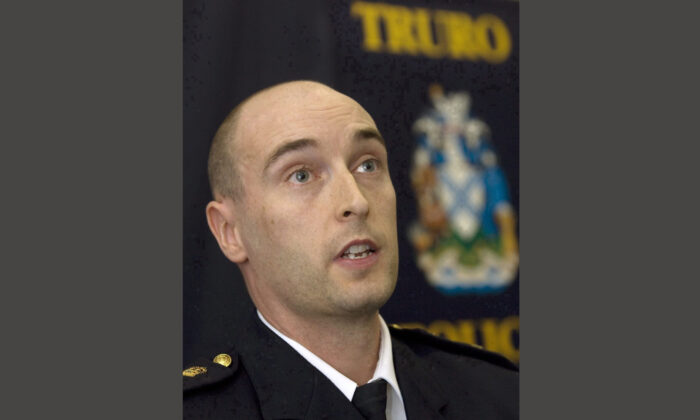 Truro Police Chief David MacNeil fields questions at a news conference in Truro, N.S. on Dec. 31, 2007. (The Canadian Press/Andrew Vaughan)