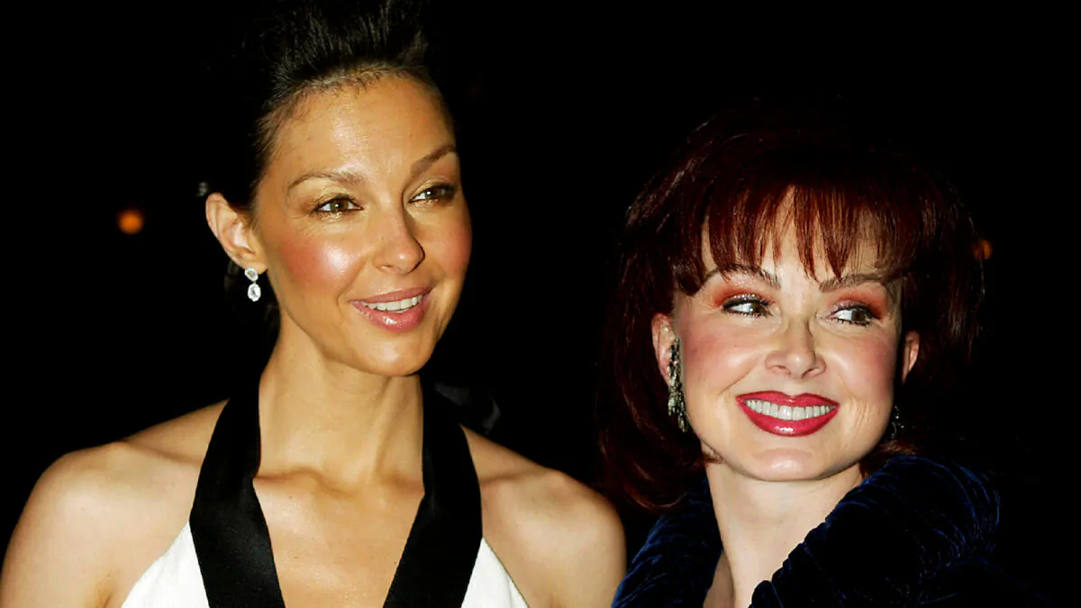 Actress Ashley Judd (L) and her mother singer Naomi Judd arrive at the premiere of "Twisted" at Paramount Studios in Los Angeles on Feb. 23, 2004. (Kevin Winter/Getty Images)