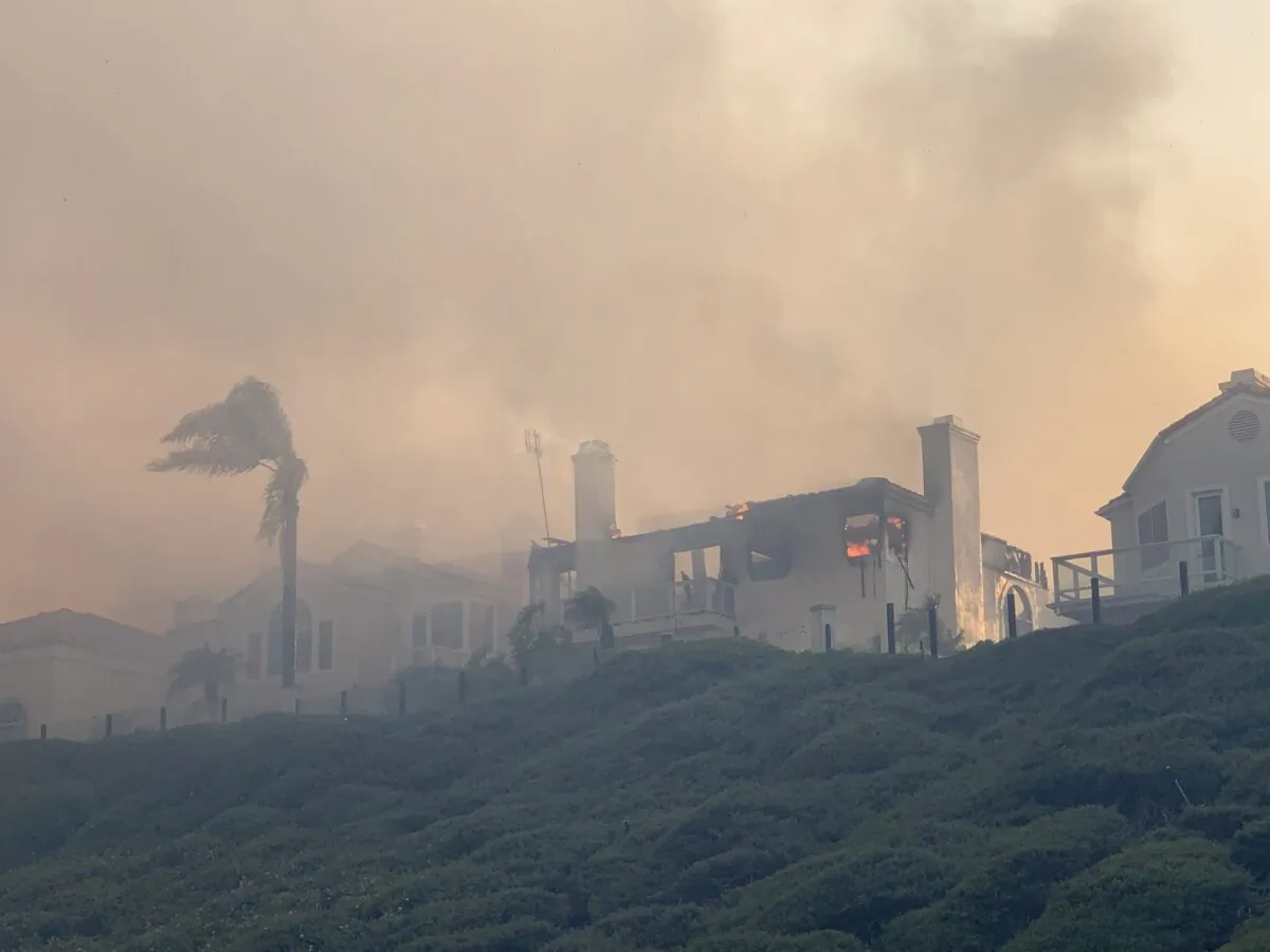 A fire chews through brush in Aliso Wood Canyon between Laguna Niguel and Laguna Beach, Calif., on May 11, 2022. (John Fredricks/The Epoch Times)