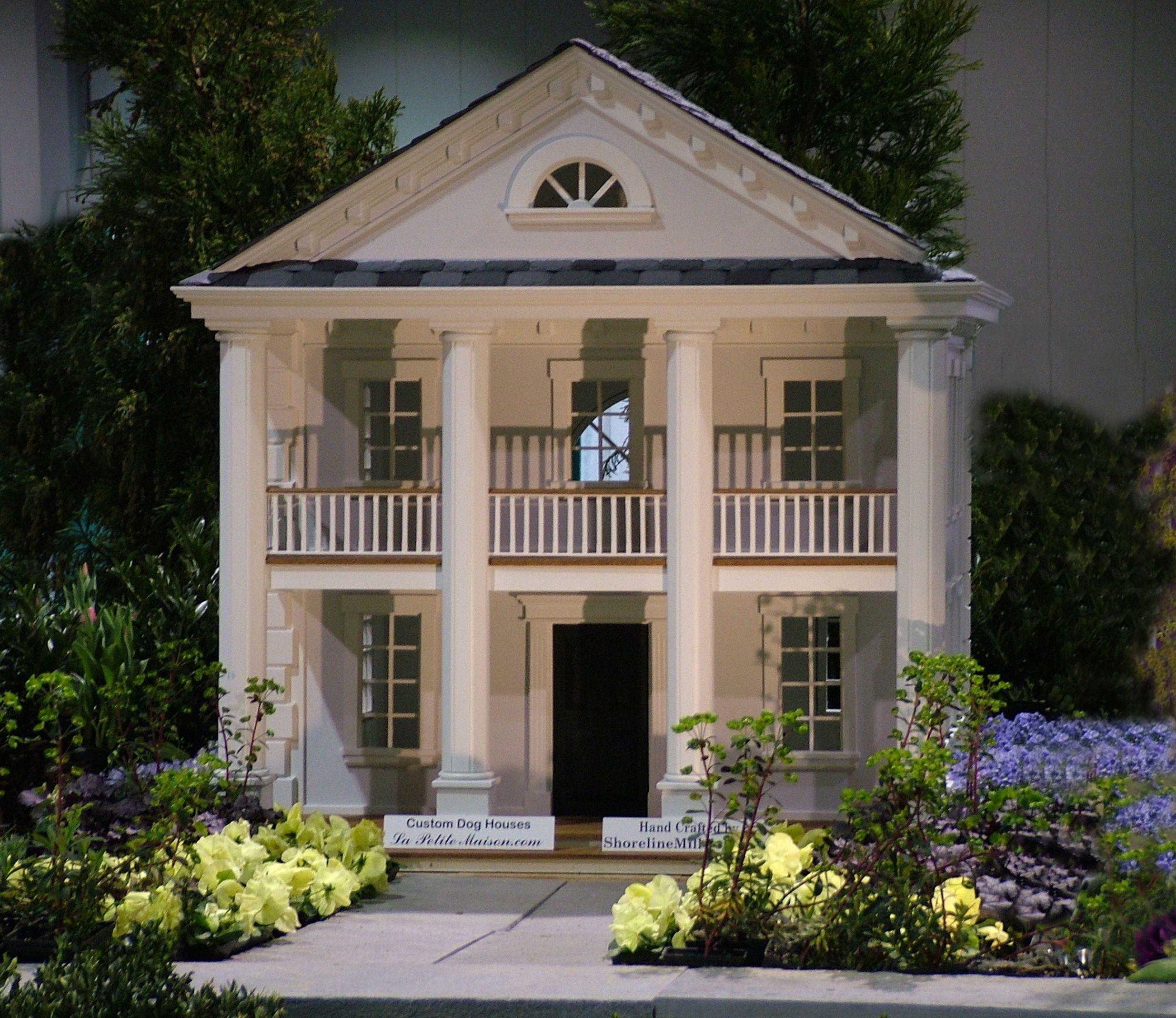 Another La Petit Maison doghouse (not Rachel Hunter's)