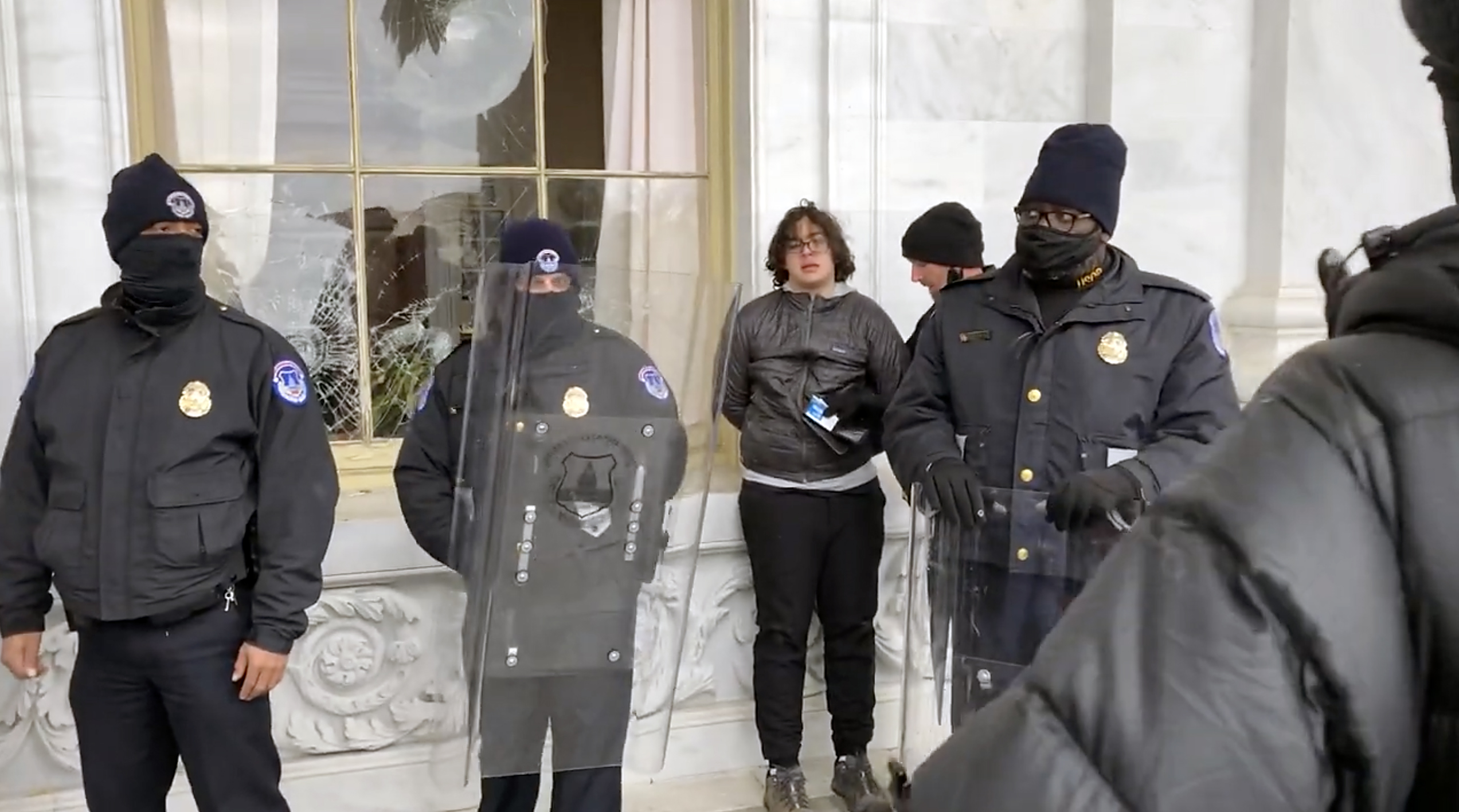 Judge Sentences Jan. 6 Capitol Window-Smasher to 4 Months in Jail - Vimarsana News