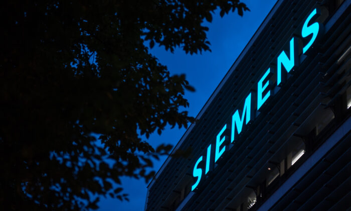 The headquarters of German engineering conglomerate Siemens AG stands at twilight on Aug. 23, 2018 in Munich, Germany. (Lennart Preiss/Getty Images)