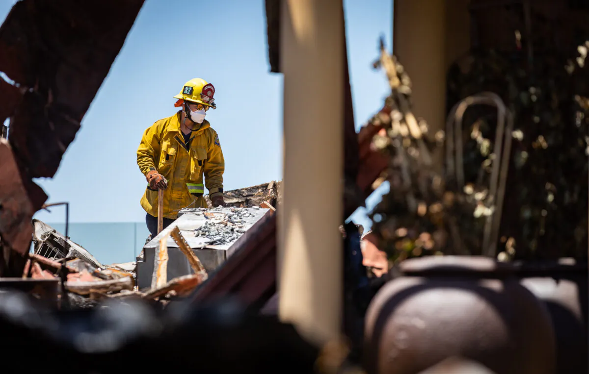 First-responders continue their efforts in the containment of the Coastal Fire as teams work through the debris of the destruction of the Coronado Pointe neighborhood of Laguna Niguel, Calif., on May 13, 2022. (John Fredricks/The Epoch Times)