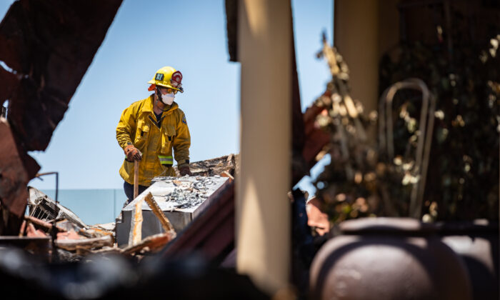 First-responders continue their efforts in the containment of the Coastal Fire as teams work through the debris of the destruction of the Coronado Pointe neighborhood of Laguna Niguel, Calif., on May 13, 2022. (John Fredricks/The Epoch Times)