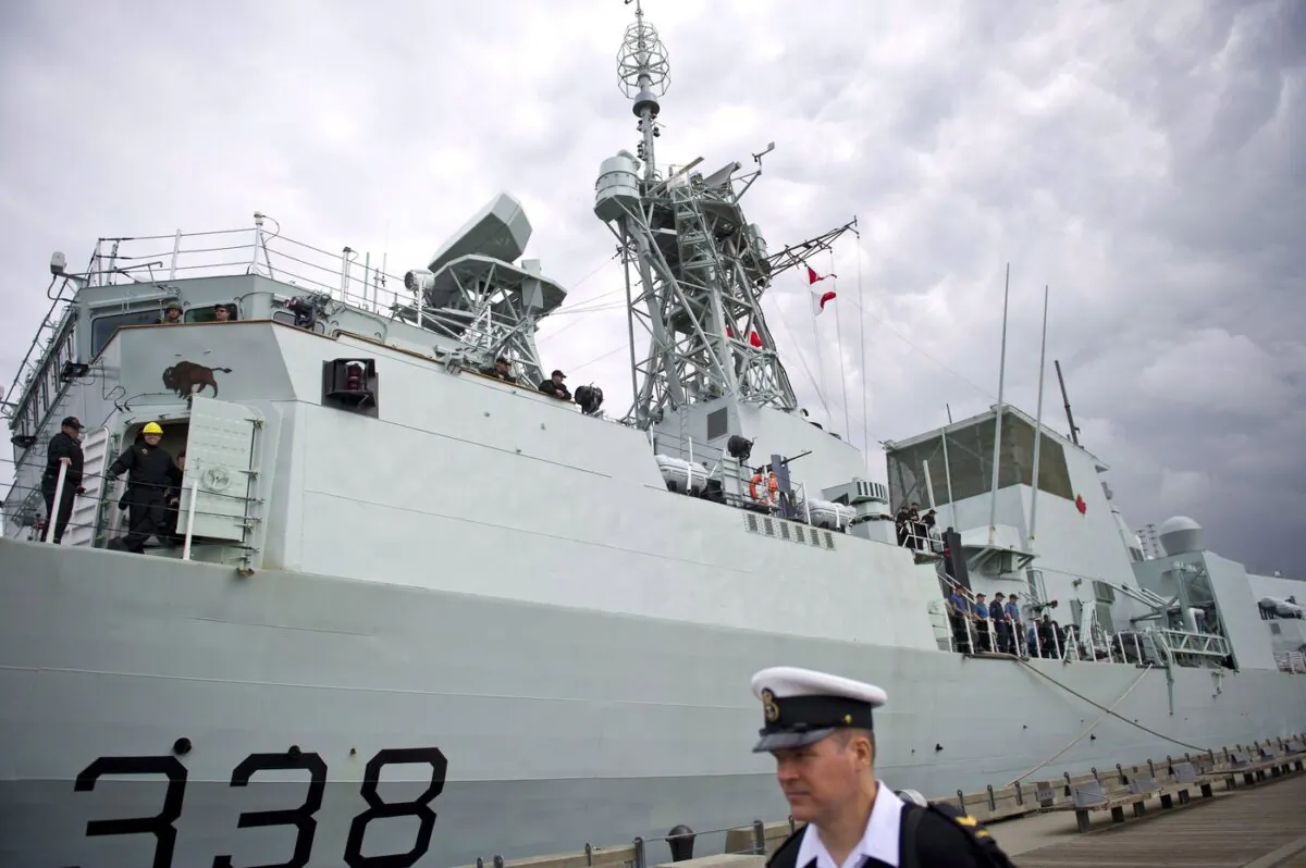 Canada's navy warship HMCS Winnipeg sits dockside in Vancouver, on June 10, 2014. (The Canadian Press/Jimmy Jeong)