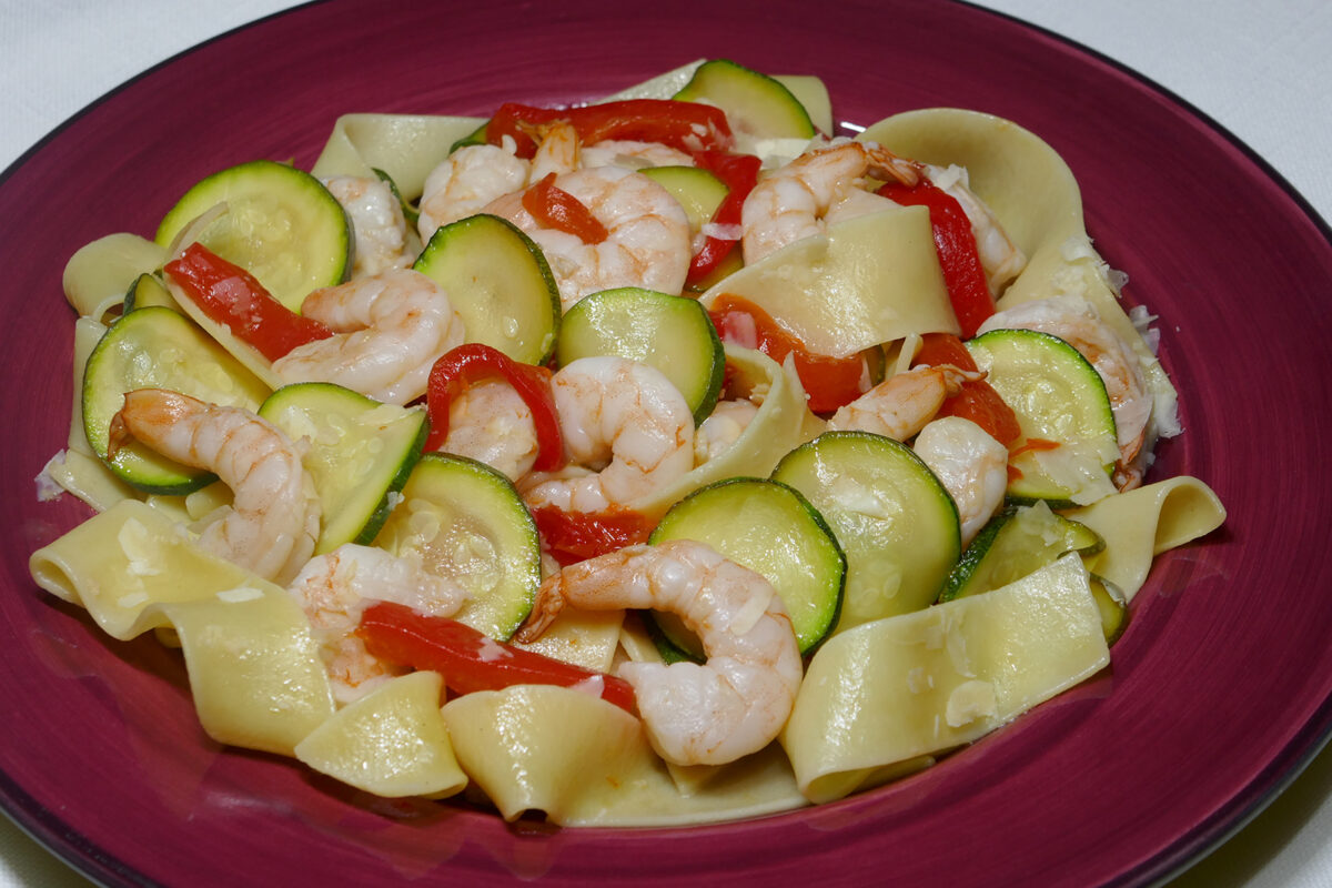 Paparedelle with shrimp, zucchini and sweet peppers. (Linda Gassenheimer/TNS)