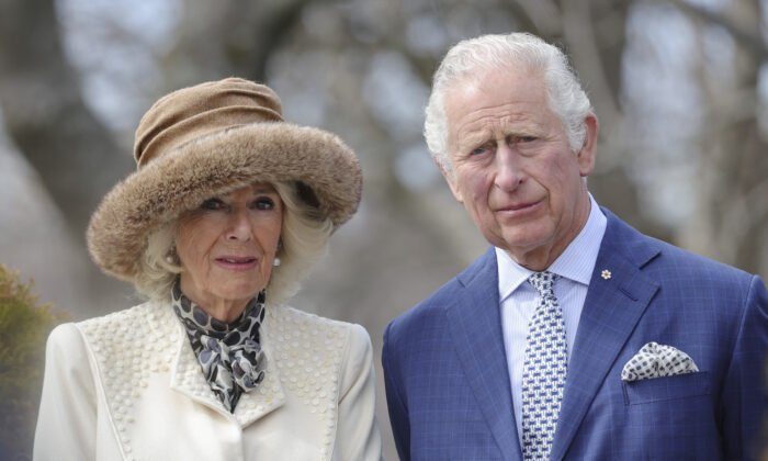 Prince Charles (Prince of Wales) and Camilla (Duke of Cornwall) observe moments of silence to honor and remember the indigenous children who attended Labrador and a housing school in northern Newfoundland.  Platinum Jubilee Royal Tour of Canada on May 17, 2022 in St. John's, Canada.  (Chris Jackson / Getty Images)