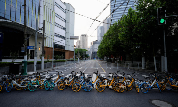 Bicycles from a bike-sharing service block a street during the lockdown in Shanghai on May 16, 2022. (Aly Song/Reuters)
