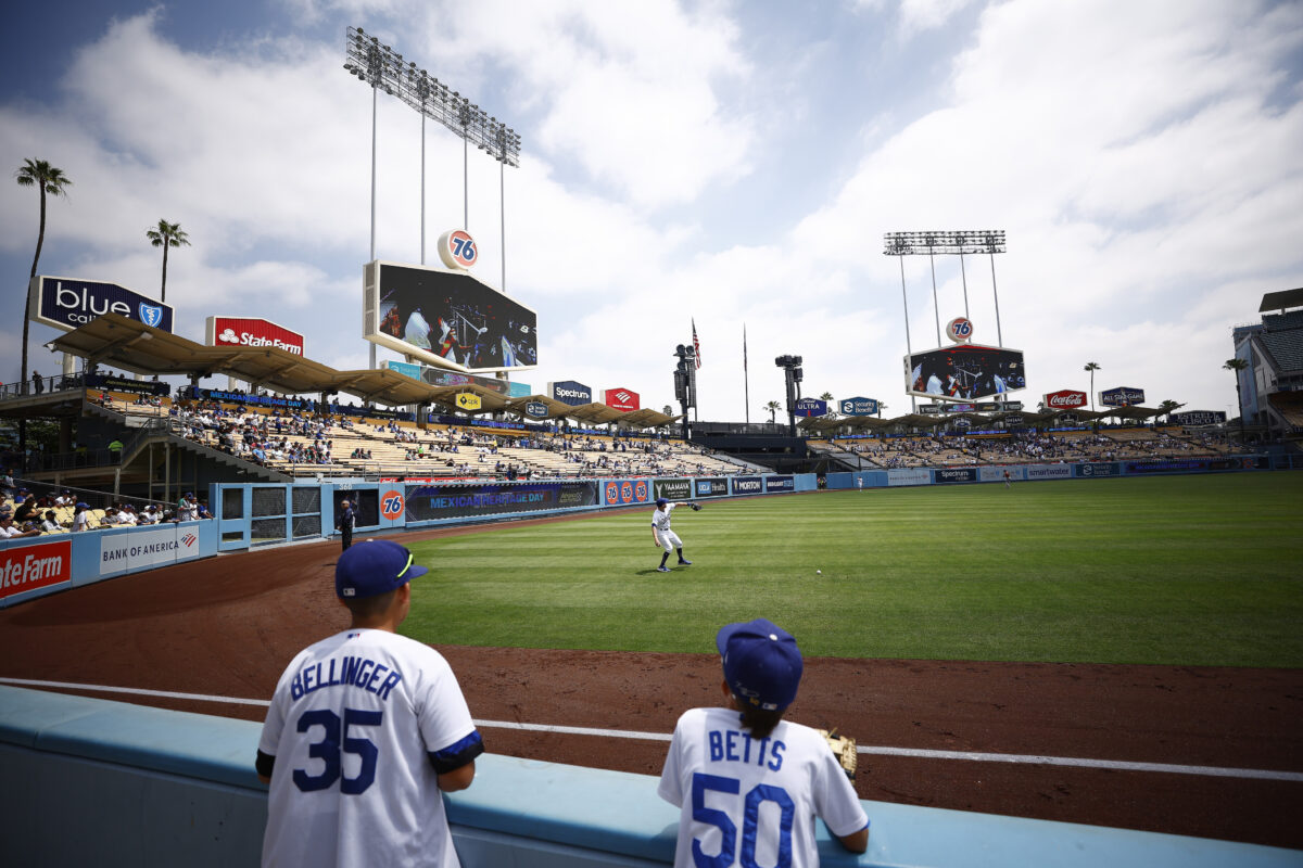 Betts Helps Dodgers Sweep Doubleheader Over Diamondbacks