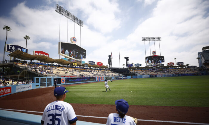 Children watch Los Angeles Dodgers warm-up before game one of a doubleheader against the Arizona Diamondbacks at Dodger Stadium, in Los Angeles, on May 17, 2022. (Ronald Martinez/Getty Images)