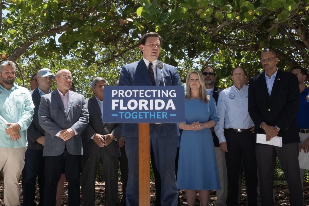 DeSantis Braces for End of Title 42, Promising New Legislation
