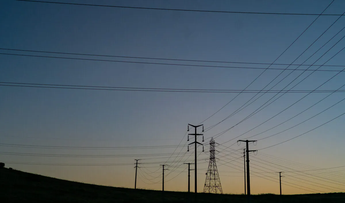 Power lines in Laguna Beach, Calif., on May 15, 2022. (John Fredricks/The Epoch Times)