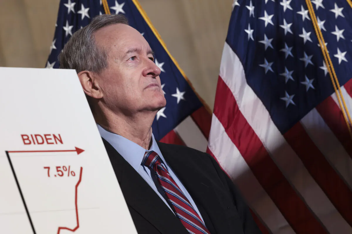 U.S. Sen. Mike Crapo (R-Idaho) attends a press conference on inflation at the Russell Senate Office Building in Washington on Feb. 16, 2022. (Kevin Dietsch/Getty Images)