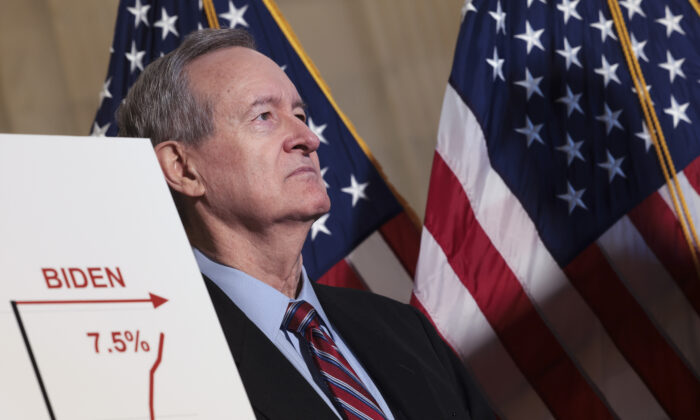 U.S. Sen. Mike Crapo (R-Idaho) attends a press conference on inflation at the Russell Senate Office Building in Washington on Feb. 16, 2022. (Kevin Dietsch/Getty Images)