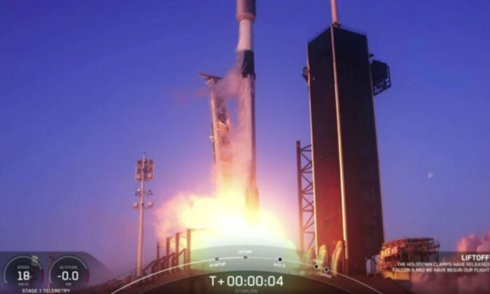 Countdown and launch of Falcon 9 into orbit at Cape Canaveral in Fla., on May 18, 2022. (SpaceX via AP/Screenshot via The Epoch Times)