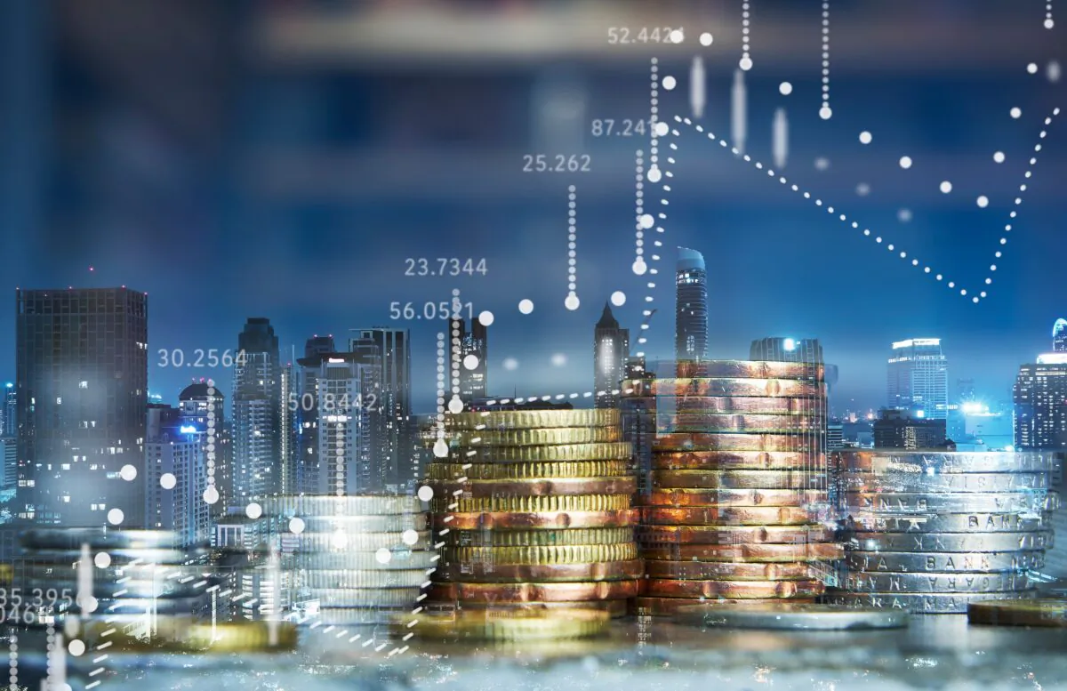 Gold and silver are alternative investments. Which one is better? (Jamesteohart/Shutterstock)
