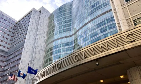 Federal Agency Urges Court to Rule for Mayo Clinic Workers Fired for Refusing COVID Vaccines