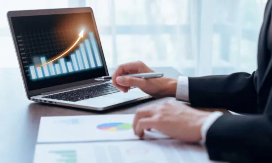 How to Choose Between Index Funds and ETFs