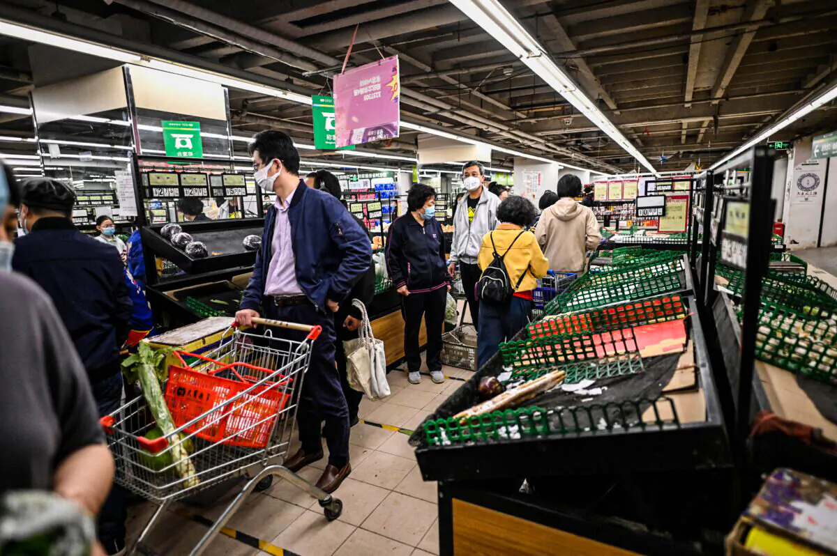 People buy food and household items at a supermarket in Beijing on May 12, 2022. (JADE GAO/AFP via Getty Images)