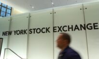 World Stocks Slide as Growth Fears Persist, Safe-Havens Gain