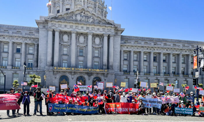 Taiwanese Americans gathered at San Francisco City Hall, Calif., on May 14, 2022. (Nathan Su/The Epoch Times)